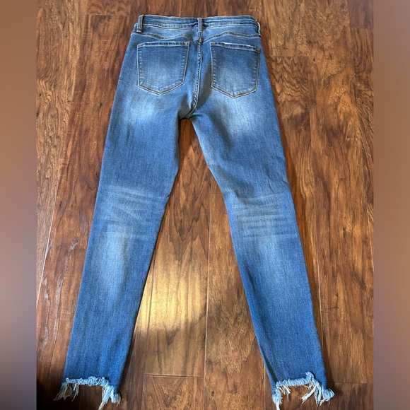 NWOT Vervet Jegging with distressing - size 28 (US size 7) - Picture 6 of 8